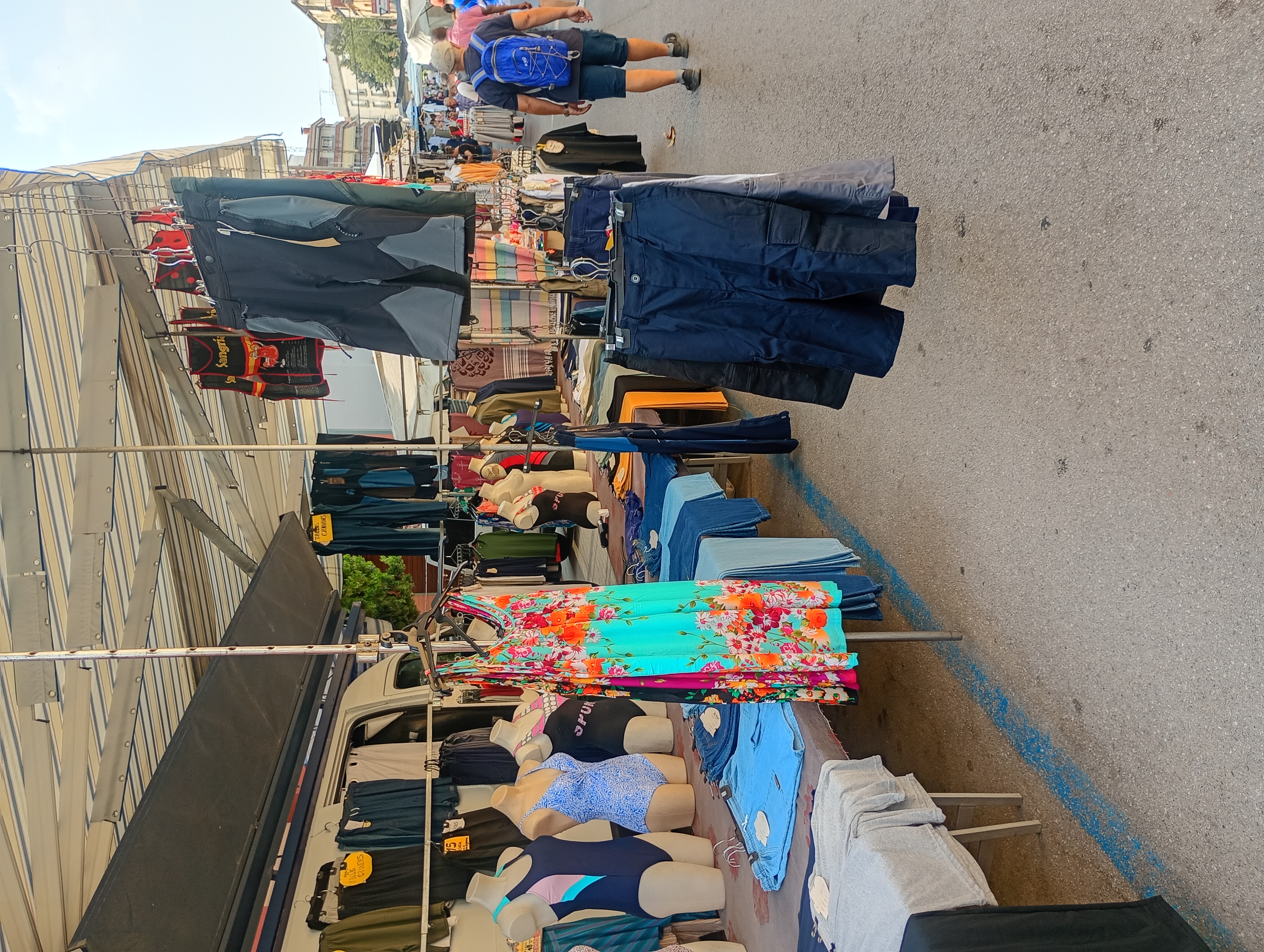 Pantalons, bermudes i vestits